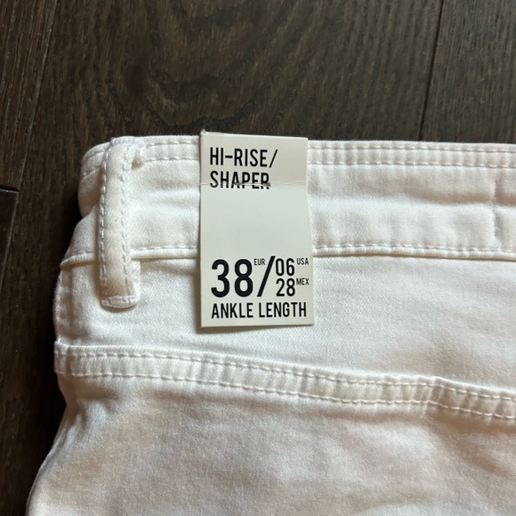 Zara - never used high rise white jeans - Picture 4 of 4